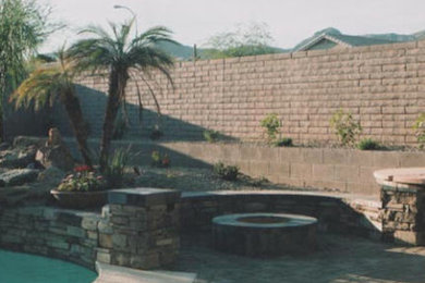 Imagen de jardín actual grande en patio trasero con exposición total al sol