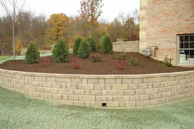 Design ideas for a mid-sized backyard retaining wall landscape in Cleveland.