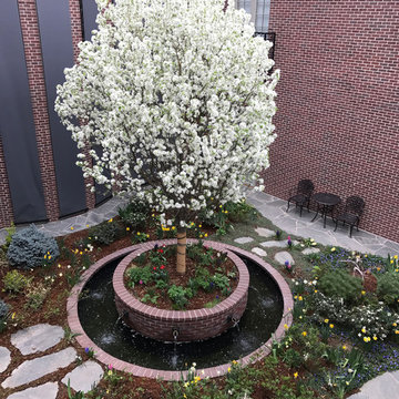 Hilltop Retreat - Courtyard