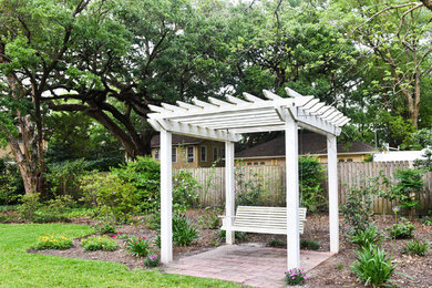 Ejemplo de jardín clásico extra grande en patio delantero con adoquines de hormigón