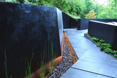 Inspiration for a modern garden in Portland.