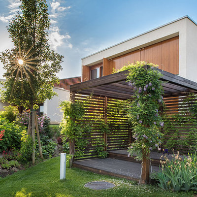 Inspiration for a contemporary full sun formal garden in New York.