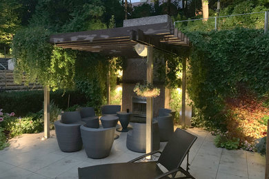 Patio vertical garden - large modern backyard concrete paver patio vertical garden idea in Toronto