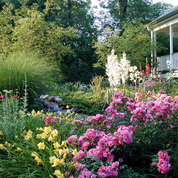 Informal and Naturalistic Garden Design Style Winnetka, Illinois