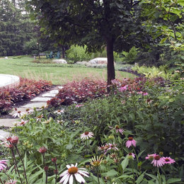 https://www.houzz.com/hznb/photos/informal-backyard-landscaping-winnetka-illinois-traditional-landscape-chicago-phvw-vp~875455