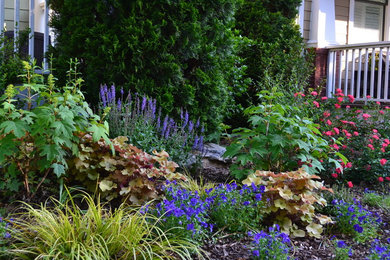 Photo of a small eclectic partial sun front yard landscaping in Other for spring.