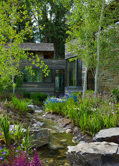 Rustic Garden by CLB Architects
