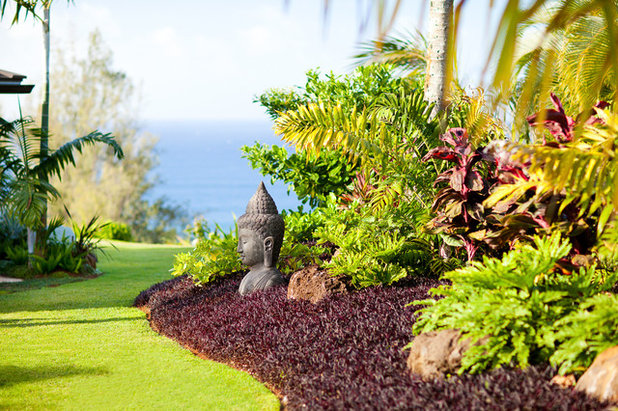 Tropical Garden by Designscape Inc.
