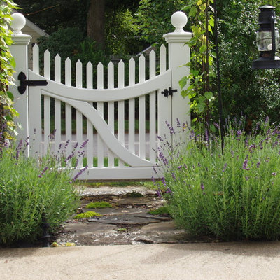 Inspiration for a traditional front yard stone landscaping in Boston.