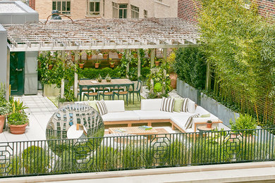 ニューヨークにあるラグジュアリーな広いコンテンポラリースタイルのおしゃれな屋上庭園 (コンテナガーデン、日向、コンクリート敷き	) の写真