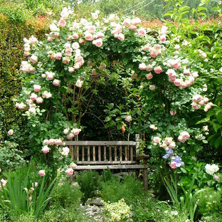 Idee per un giardino shabby-chic style dietro casa in estate