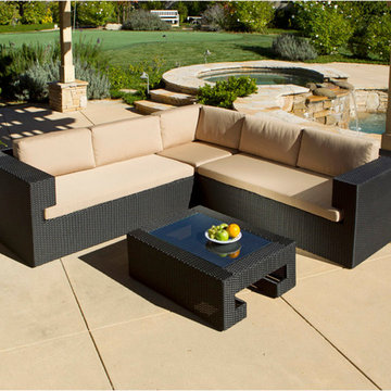 La Jolla Outdoor Sectional Set with Table