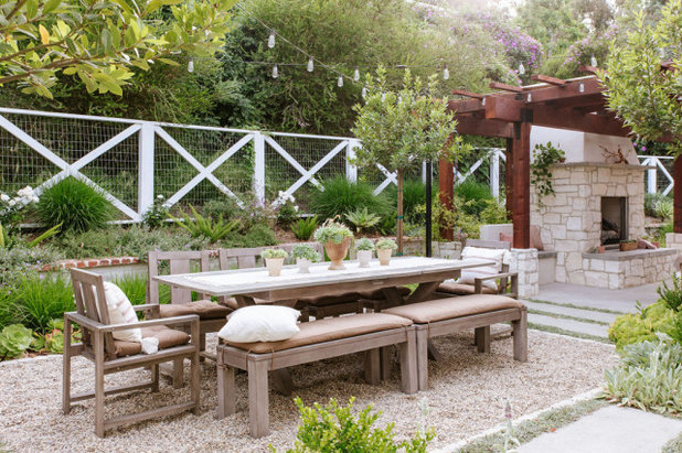 Farmhouse Patio by Living Gardens Landscape Design