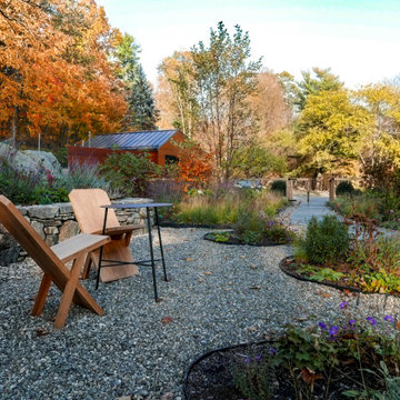 Lakefront Idyll - Gravel Courtyard