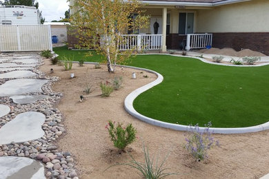 Photo of a transitional landscaping in Los Angeles.