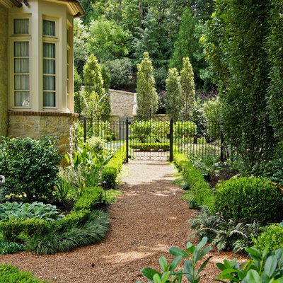 Inspiration for a traditional side yard landscaping in Atlanta.