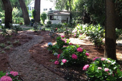 Photo of a shade courtyard mulch garden path in Atlanta.