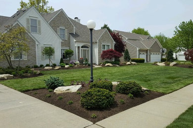 Design ideas for a front yard landscaping in Cleveland.