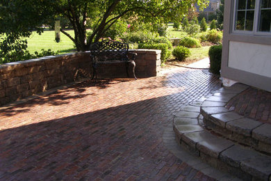 Design ideas for a large full sun stone landscaping in Chicago.