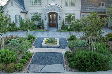 Photo of a traditional landscaping in Dallas.