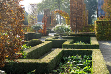This is an example of a classic garden in Amsterdam.