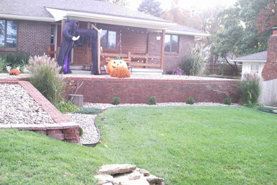 Design ideas for a traditional full sun front yard stone landscaping in Kansas City.