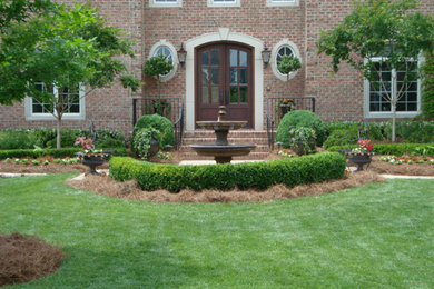 Photo of a large full sun landscaping in Raleigh.