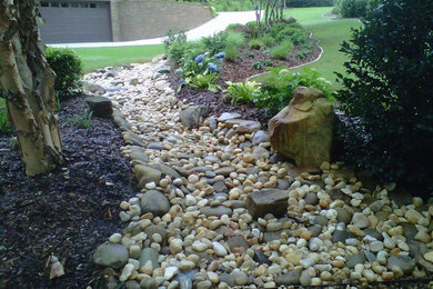 Inspiration for a mid-sized modern partial sun front yard stone landscaping in Birmingham for fall.