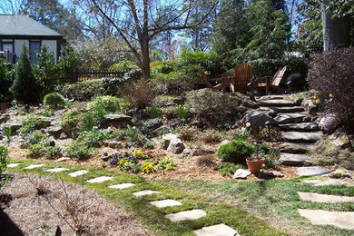 Foto de jardín de tamaño medio en patio trasero con exposición total al sol y adoquines de piedra natural