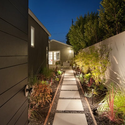 Inspiration for a traditional backyard landscaping in Los Angeles.