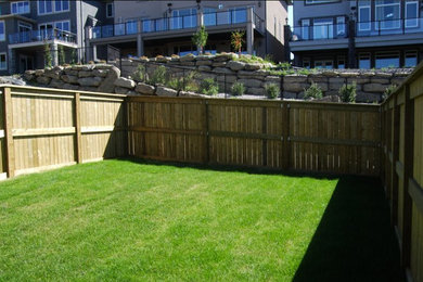 Photo of a traditional landscaping in Calgary.