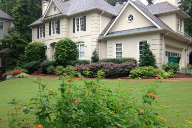 Inspiration for a traditional garden in Atlanta.