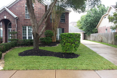Photo of a small traditional partial sun front yard landscaping in Houston.
