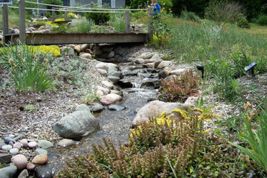 Imagen de jardín clásico con fuente, exposición total al sol y adoquines de piedra natural