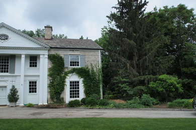 Design ideas for a traditional landscaping in Cleveland.
