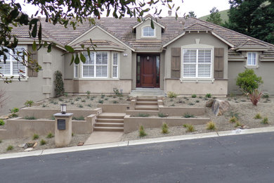 Photo of a large front xeriscape full sun garden in San Francisco with gravel.