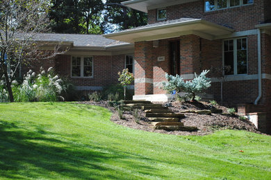 Inspiration for a traditional garden in Grand Rapids.