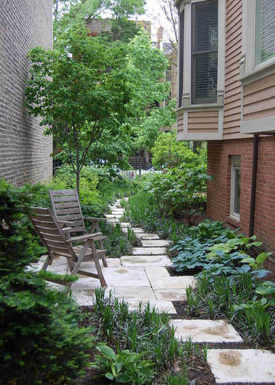 American Traditional Garden by Prassas Landscape Studio LLC