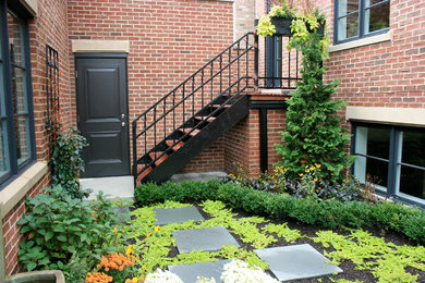 This is an example of a contemporary landscaping in Chicago.