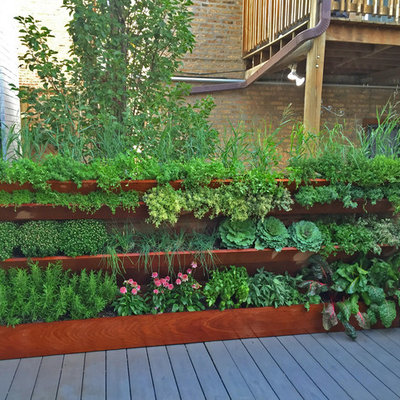 Inspiration for a small contemporary full sun rooftop vegetable garden landscape in Chicago.