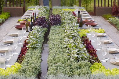 Inspiration for a mid-sized contemporary partial sun backyard gravel formal garden in San Francisco for spring.
