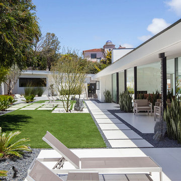 Lloyd Ruocco House "50 Shades of White"