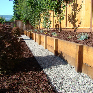 Low retaining wall and gravel
