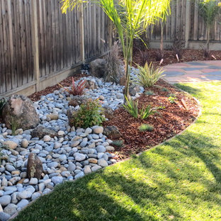 75 Beautiful River Rock Landscaping Pictures Ideas January 2021 Houzz