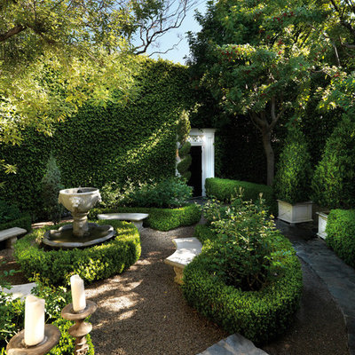 This is an example of a small traditional courtyard formal garden in Los Angeles.