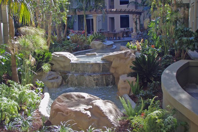 Inspiration for a mediterranean landscaping in Los Angeles.
