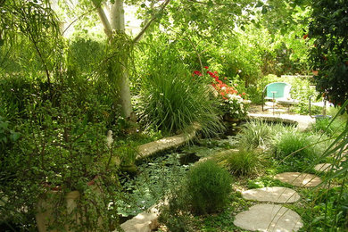 Stilmix Garten mit Wasserspiel in Tel Aviv