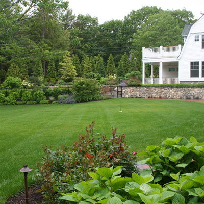Design ideas for a huge traditional backyard landscaping in Manchester.