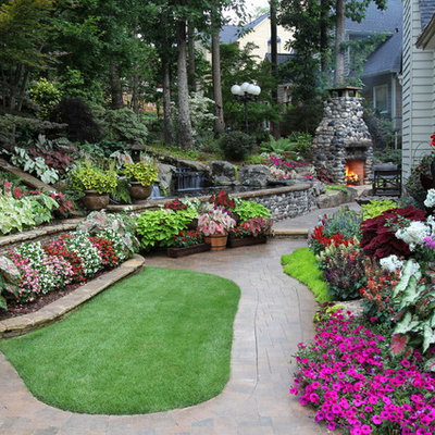 This is an example of a traditional backyard brick flower bed in Atlanta.