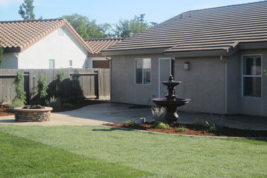 Photo of a traditional landscaping in Sacramento.